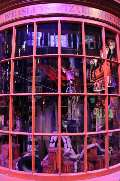 Bestand:Etalage winkel van broers wemel.jpg