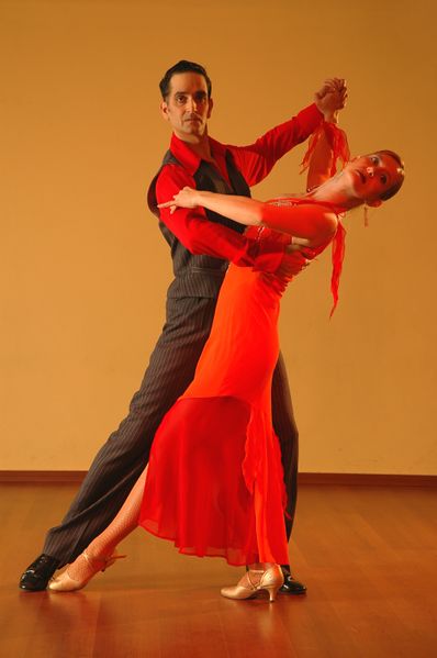 Bestand:Ballroom dancehouding.jpeg