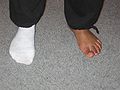 Een wit voetje behalen of hebben (bij iemand slijmen) .JPG